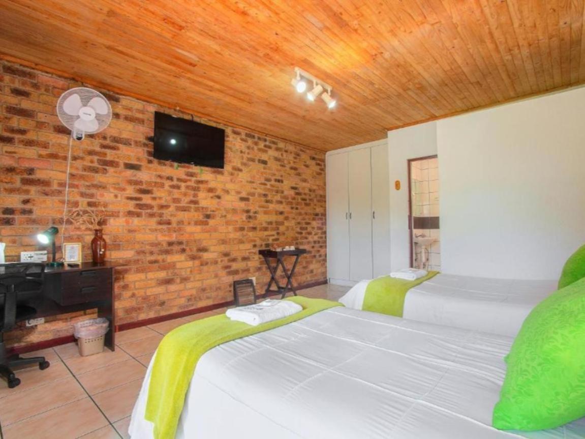 Airport Bird & Game Lodge Kempton Park Quarto foto